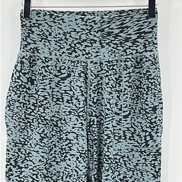 Athleta Salutation Jogger in Ocelot Spot Minimalistic Grey - Size XS - Picture 4 of 9